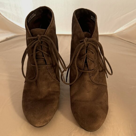 Clarks Suede Lace-up Ankle Boots with a Wedge Heel - Size 8 Medium - Picture 1 of 5